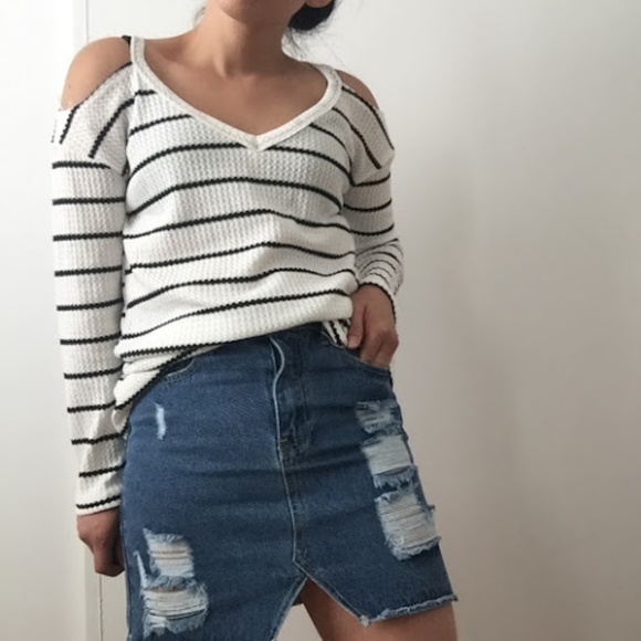 ❗️Three Left❗️NWT V-Neck Stripe Long Sleeve - Picture 4 of 5